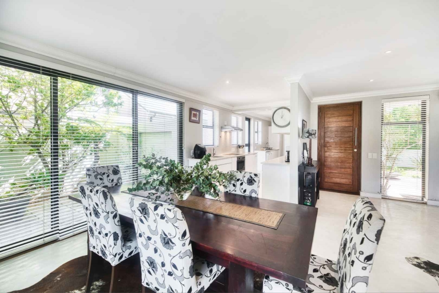 4 Bedroom Property for Sale in Fernkloof Estate Western Cape